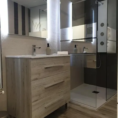 Apartament Con *